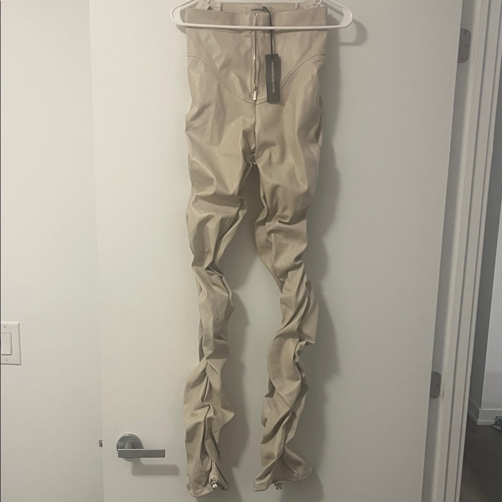NEVER WORN Maniere de Voir Beige scrunchy Pleather pants